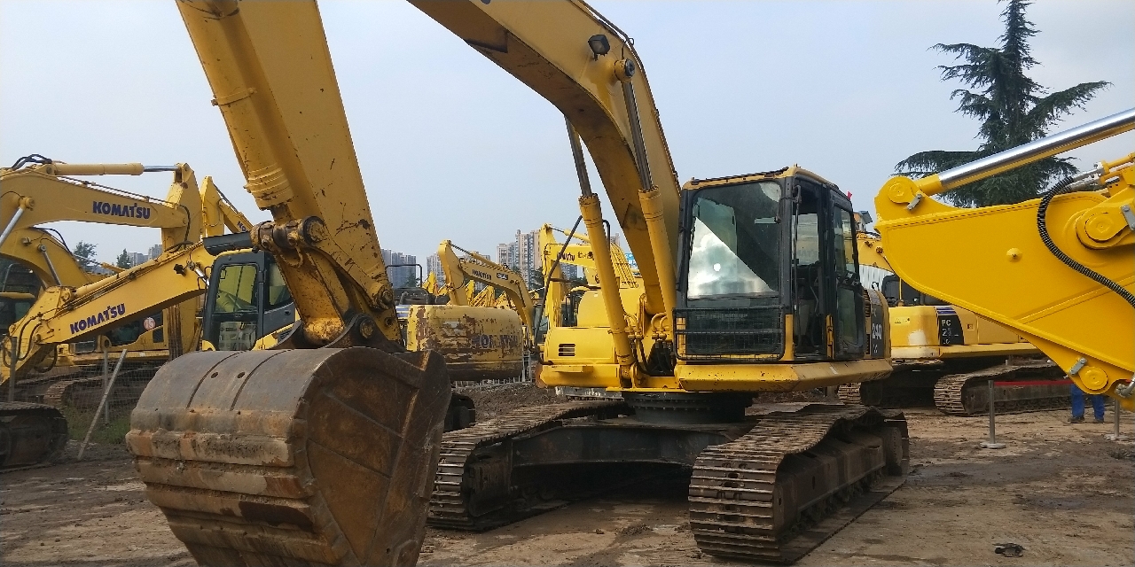 小松挖掘机PC240LC-8